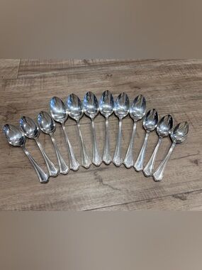 Primrose antique silver-plated par plate spoons made 1915 by Oneida Community.